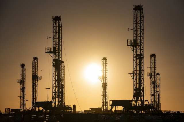 OPEC+, 단계적 증산 결정에도 경제 회복 기대감에 유가 3%대 급등 OPEC+, 단계적 증산 결정에도 경제 회복 기대감에 유가 3%대 급등