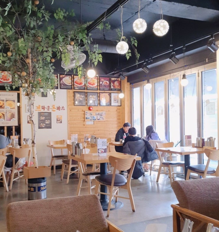  방촌동맛집 브라운돈까스에서 점심 먹었어요~^^
