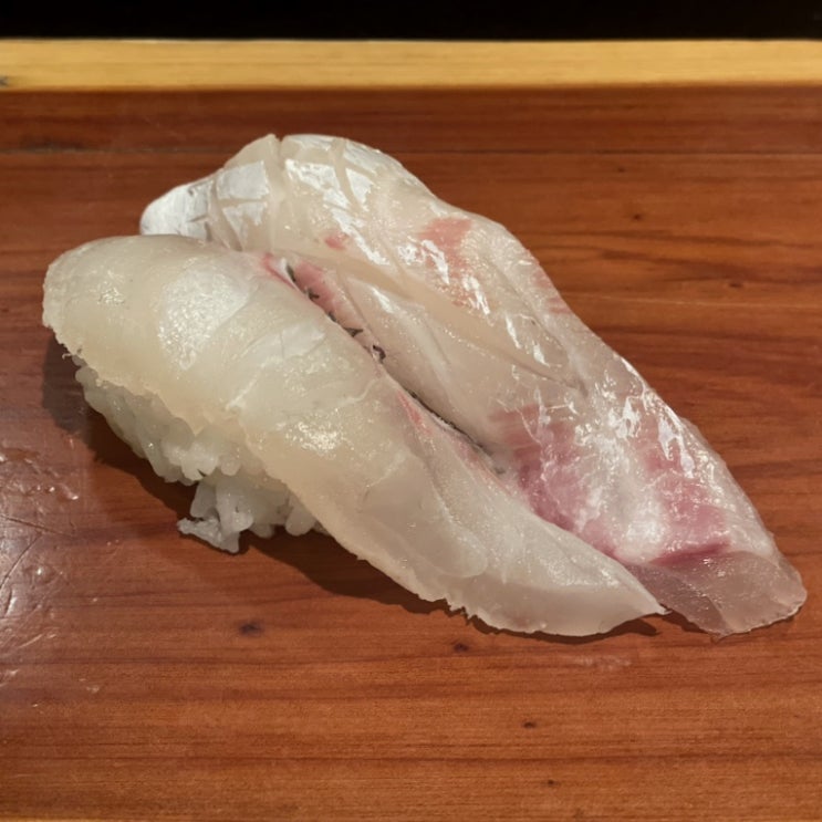  [숭실대] 바로 쥐어주는 스시. 네타가 두껍고 긴 마루스시