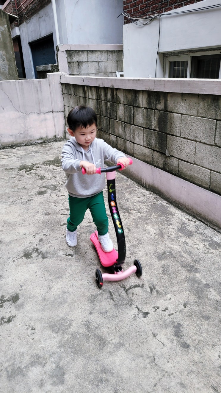  유아킥보드 어린이킥보드 :: 커브형디자인으로 안전하게 타요!