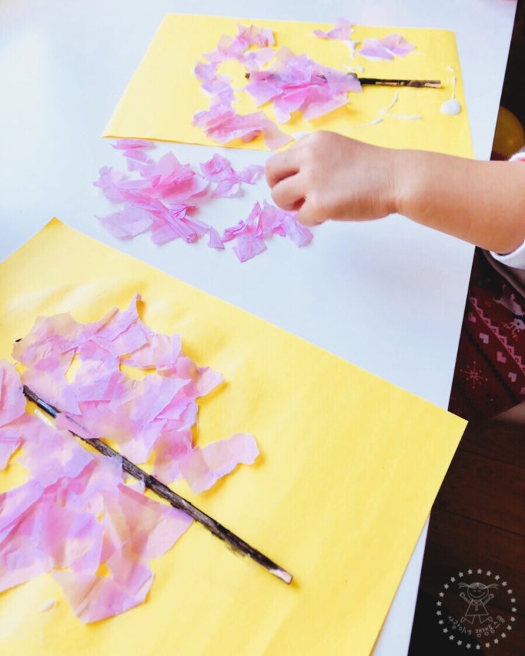 [엄마표미술/39개월] 티슈페이퍼로 핑크빛 벚꽃나무만들기