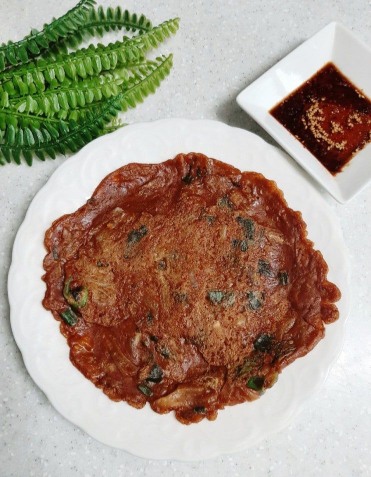  김치전 바삭하게 만들어보아요. 도토리가루전 맛있어요!