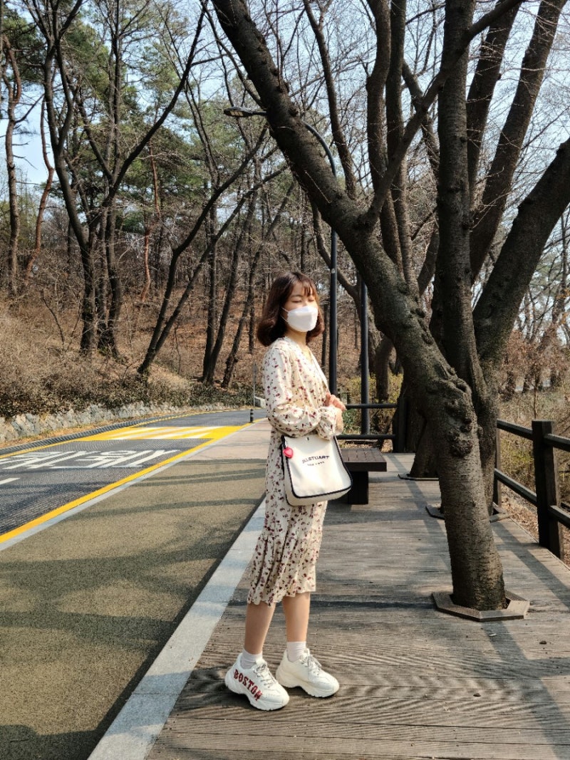질스튜어트 뉴욕 베이지 자수 로고 하트 참장식 캔버스 숄더백 JABA0F890I2_20대 여자친구 ....