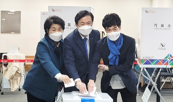 박형준 후보는 왜? 가족이 없나? 서울, 부산 네 후보 중 박형준만 홀로? - 성추문 관련 부인 조....
