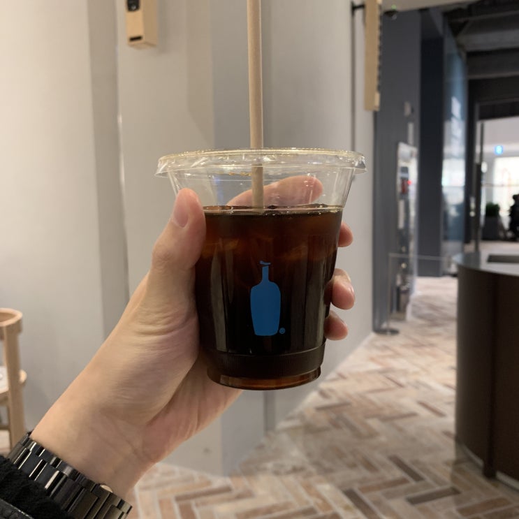  처음 가본 블루 보틀 여의도 놀라플로트 맛있네