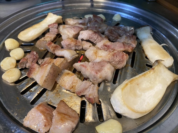 망원동 맛집 고기퀄리티 예술! 산청엔 흑돼지 망원동 맛집 고기퀄리티 예술! 산청엔 흑돼지