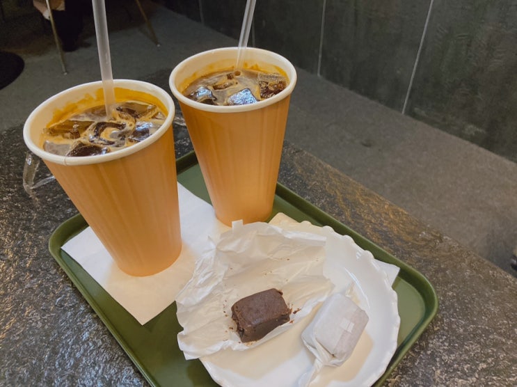  창원 용호동 가로수길 맛있는 브라우니가 있는 감성 카페 테트라 TETRA