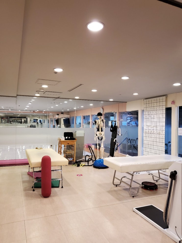  청담동헬스장) "리발란스K 바디디자인클럽"(쿠스카페,유산소존,기타시설)