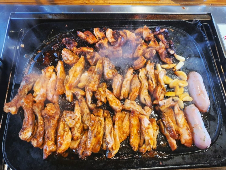  돌판에 구워 먹는 닭갈비의 매력. 서울근교 남양주 금남리 맛집 어머조개닭. 닭갈비의 색다른 매력을 느껴봐요.