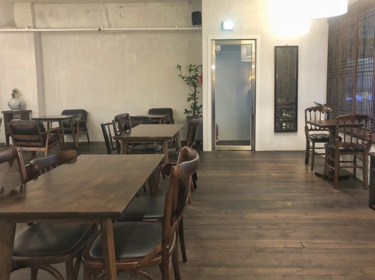  카페조각 :: 범계 빈티지한 월넛느낌의 카페