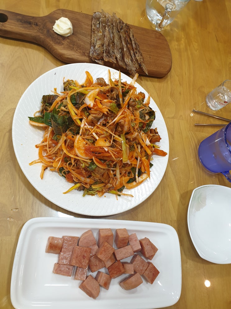  비빔면으로 골뱅이무침도 맛있네요