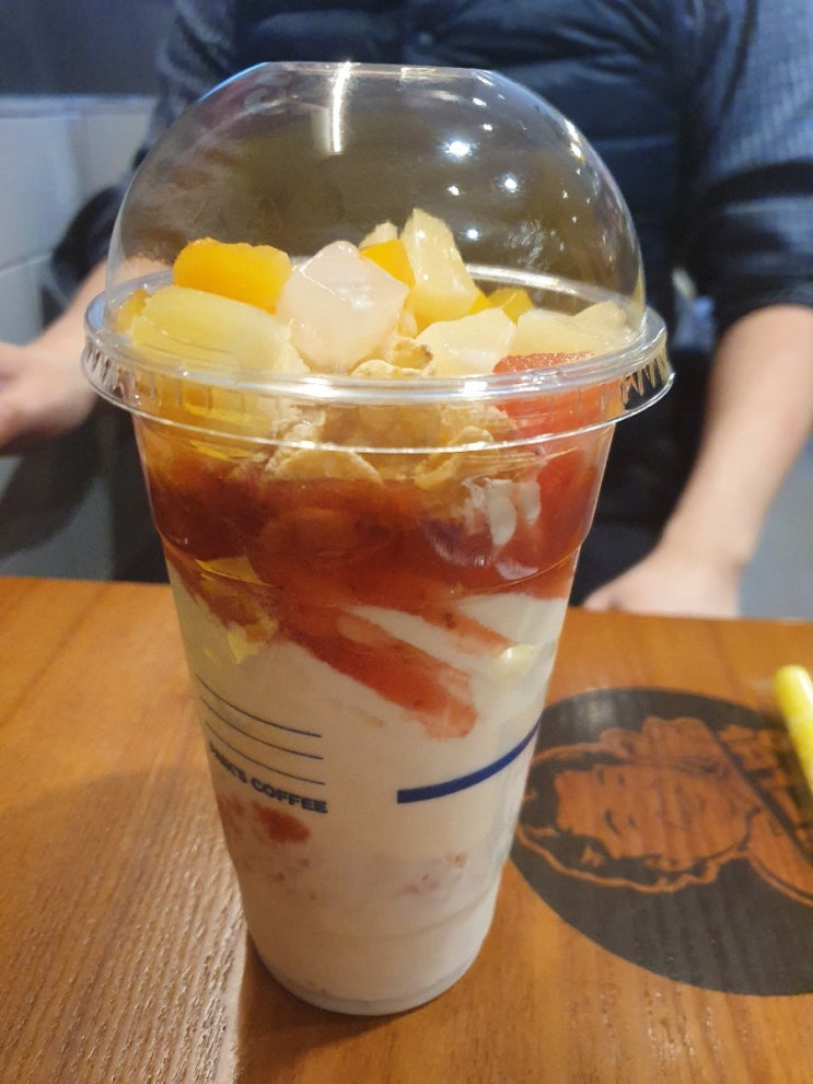  빽다방 메뉴 딸기바나나 빽스치노 몽땅딸기파르페 먹어봄