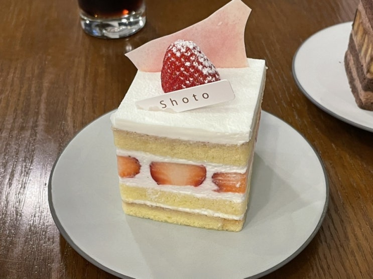  신사 디저트카페 맛집 압구정 쇼토 방탄소년단 슈가 생일케이크