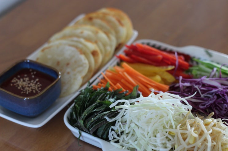  야채 섭취의 날  :  냉파에 비빔 만두 어떠세요?