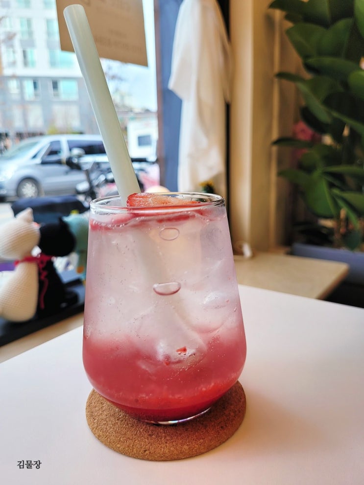  카페 뜨는 역북