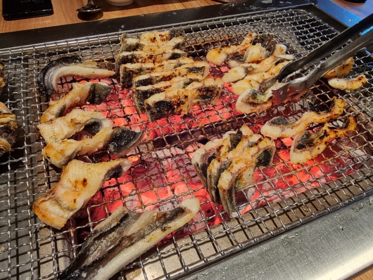  내돈내먹 장어. 고양 흥도동 장어전복사냥꾼 "어굽" 여기가 맛있어요! 장어못먹는 아이들과 함께여도 문제없어요.
