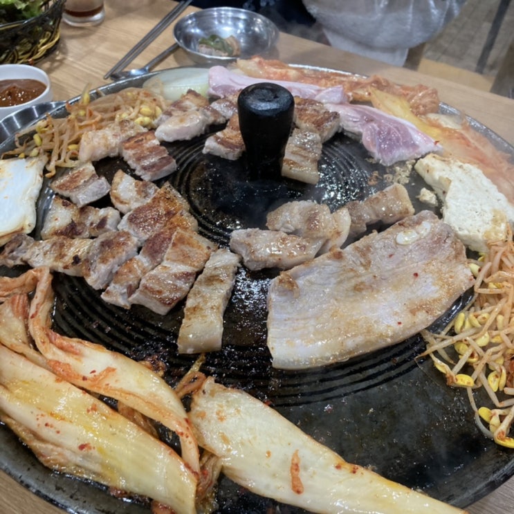 서울 광진구 중곡동 동네 고기집 '싹쓰리 솥뚜껑 김치삼겹살' 서울 광진구 중곡동 동네 고기집 '싹쓰리 솥뚜껑 김치삼겹살'