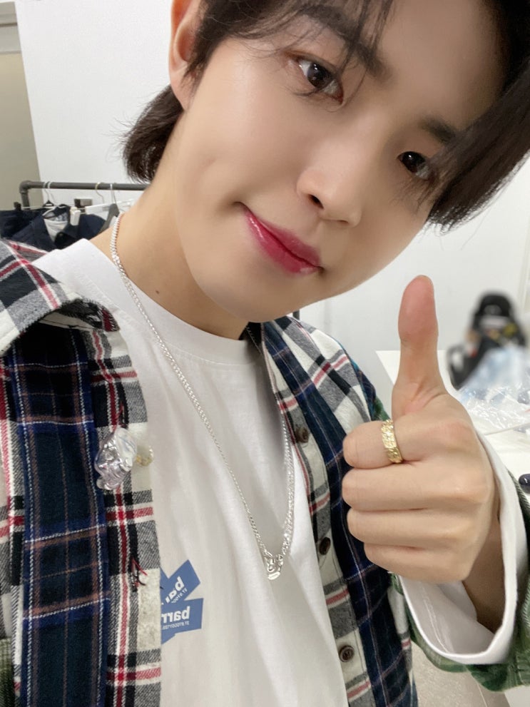 다이어트를 빡세게 해서 살이 많이 빠진 것 같아 보이는 김재환 다이어트를 빡세게 해서 살이 많이 빠진 것 같아 보이는 김재환