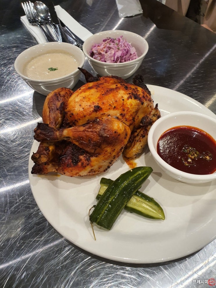  더현대 치킨집(roast chicken). 코리안바베큐 수티(Sooty)