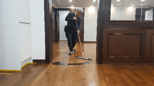 부산 온돌마루코팅!  금정구 오래된 구축 아파트 마루인데  아직 쓸만해서 색상 및 표면 강화코팅 했어요.