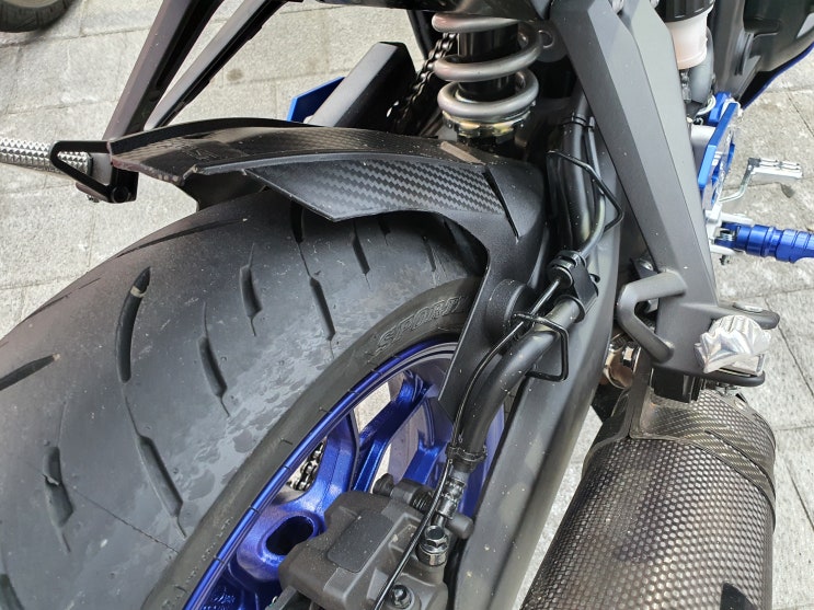  YZF-R3 2020 - 리어허거 장착