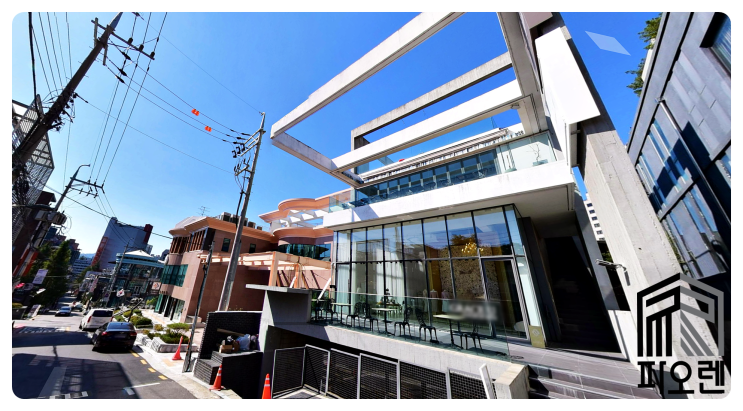  강남역/신논현역 정남향 지상스튜디오 - 옥외정원 단독사용, 폴딩도어, 현재 북카페.(권리금 有)