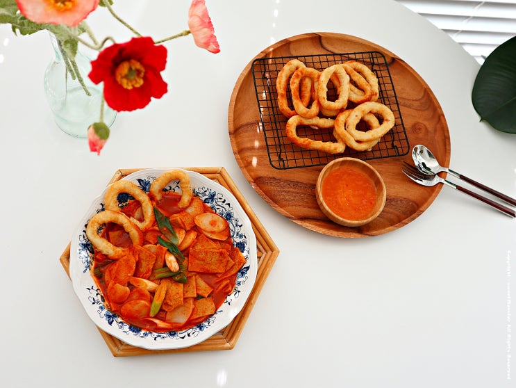  매운 떡볶이, 튀김공방 통살오징어링 튀김 궁합 굳!!
