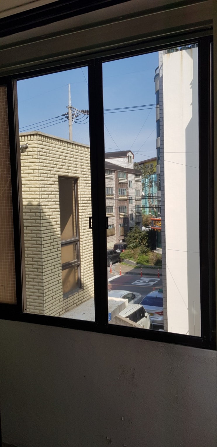  제주 노형동 월랑초근처 다세대주택에 미세촘촘망으로 교체시공해드렸습니다