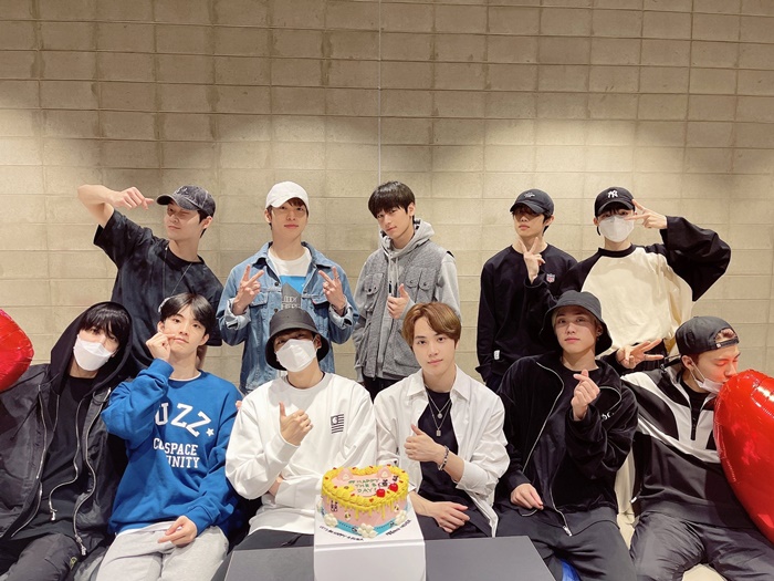  팬클럽 더비 생일 챙겨주는 더보이즈