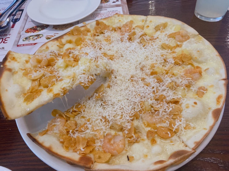  매드포갈릭 창원점 프리미엄 패키지 사용해서 할인받아 피자와 파스타 먹었어요