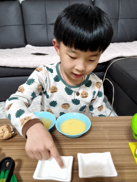  달걀을 이용한 촉감놀이