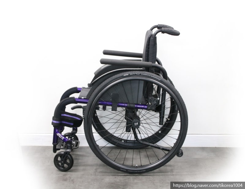 수입 휠체어 Permobilus TiLite ZR 티타늄 휠체어 - 휠체어를 탄 사람들