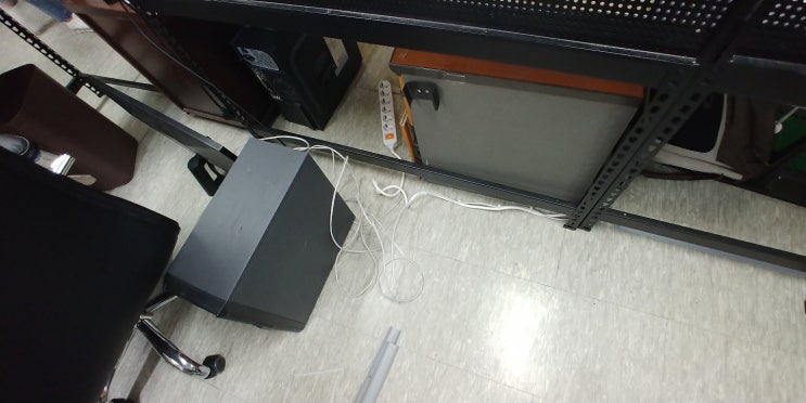  용산구 백범로 원효동 사무실랜공사 전기선설치 몰딩작업 다녀왔습니다.