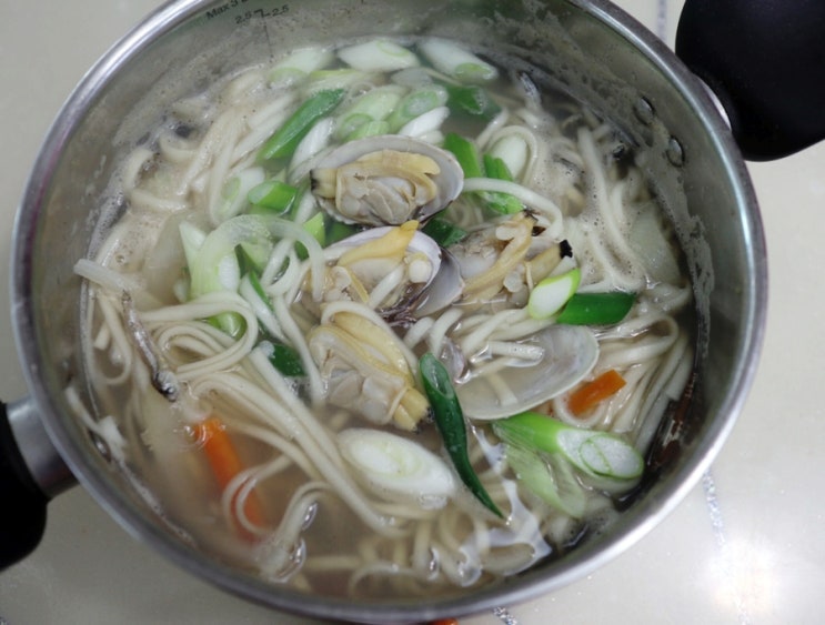  통영서호수산 자연산 바지락으로 바지락칼국수 만들기