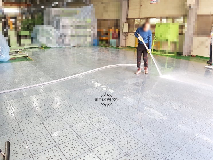  공장 에폭시바닥 철거 후 스틸타일 시공 완료(창고바닥보수/철판 바닥/물류센터 바닥)