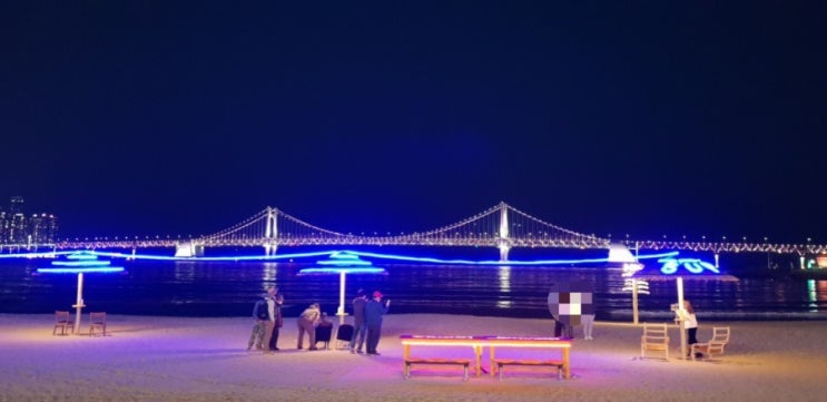  광안리의 밤바다를 걸어보다