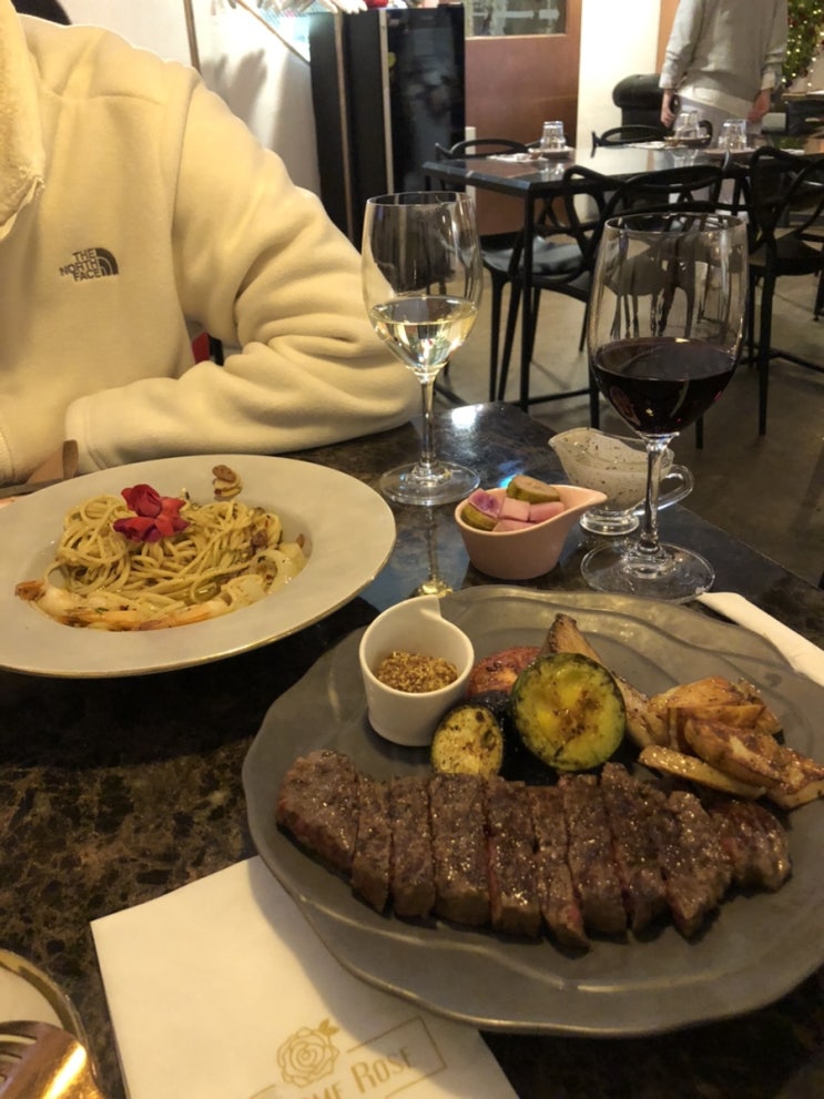  [ 가로수길 어썸로즈 ] 신사역 맛집:: 파스타 맛집, 가로수길 데이트 코스 추천 c
