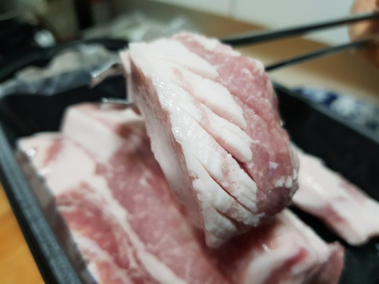  성진축산유통 숙성삼겹살 뼈없고 쫀쫀 육즙촉촉