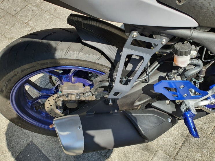  YZF-R3 2020 - 머플러 행거 장착