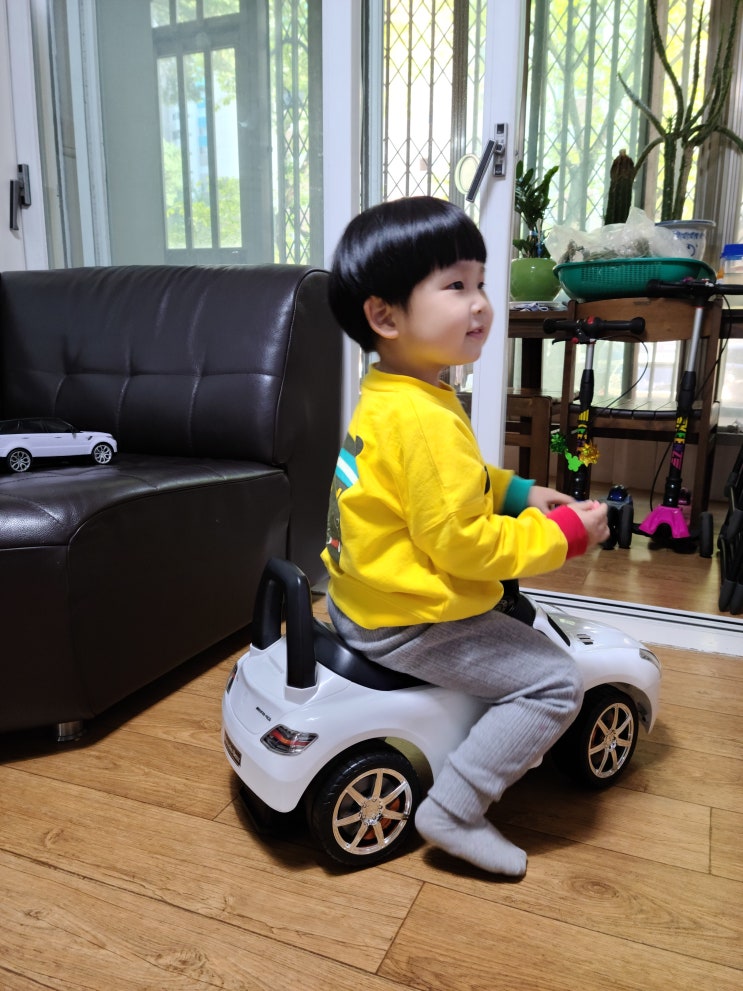  꾸꾸 벤츠 붕붕카 아이들이 집에서 타기 좋아요.(자동차 시리즈 2탄)
