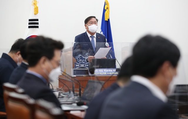 민주당, 재보선 참패 책임 지고 <b>총사퇴</b>
