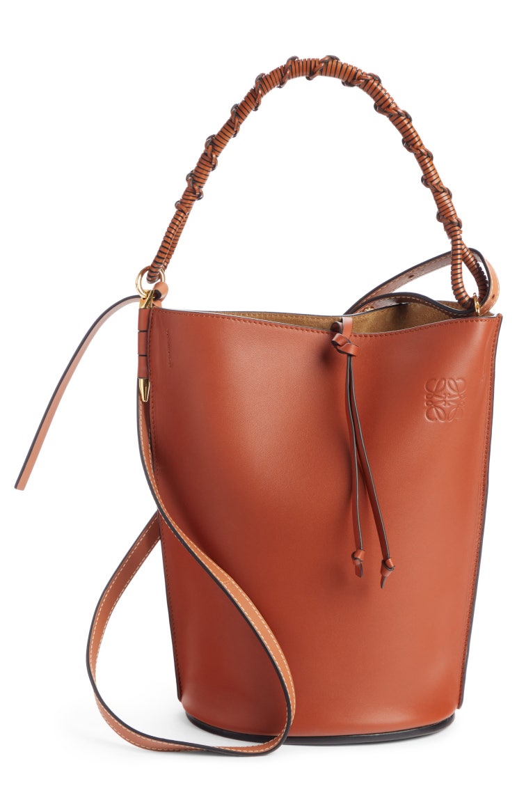 인기 급상승인 LOEWE 게이트 가죽 버킷 가방 추천해요 인기 급상승인 LOEWE 게이트 가죽 버킷 가방 추천해요