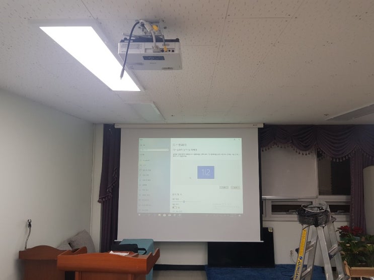  경기도 여주시 교회 예배당 반주기연결한 영상시스템 빔프로젝터 설치