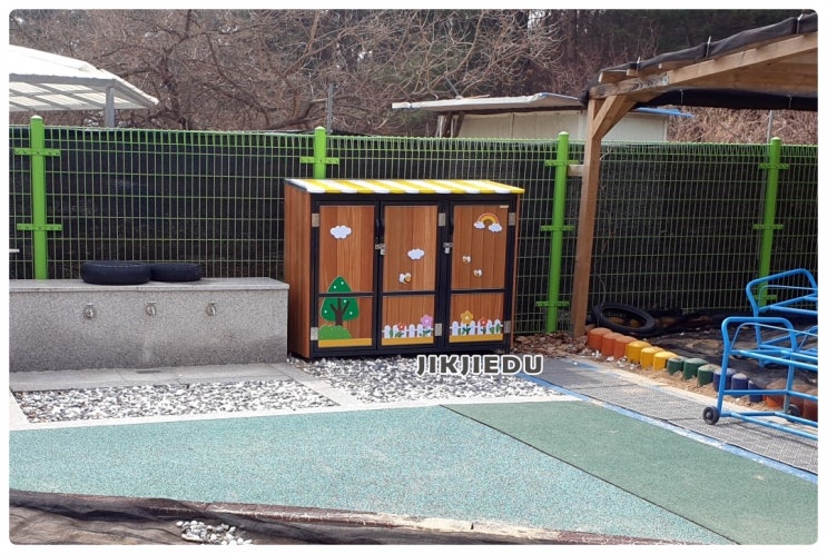  춘천공립단설봄봄유치원천연방부목모래놀이보관함 유치원모래놀이도구함 유치원모래놀이보관창고 모래놀이도구보관함 예쁜모래놀이보관함 외부용모래놀이교구정리함 실외용모래놀이보관함 예쁜모래놀이정리