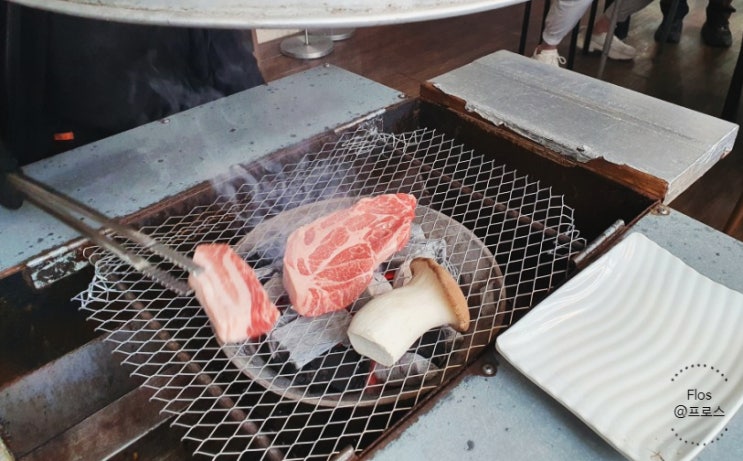  주말 데이트는 서울 근교 가평에서 벚꽃 드라이브하고, 맛있는 숯불 바베큐를 여우사이에서 먹었어요. 정말 봄이 왔네요봄 ~