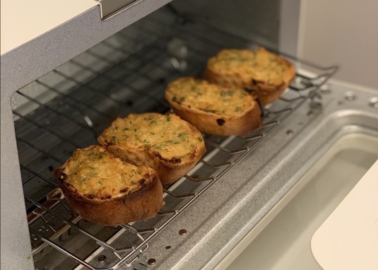 [베이킹] 마늘빵 만들기 (발뮤다 토스트기)