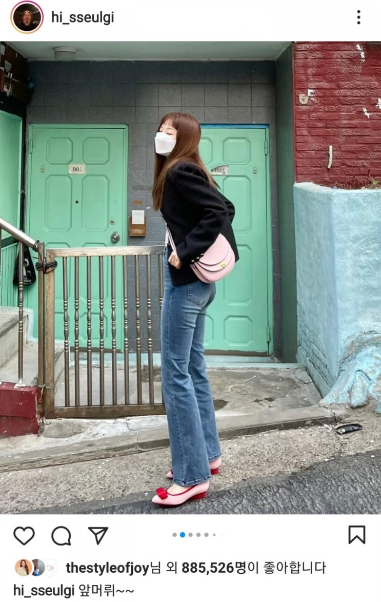  레드벨벳 슬기 인스타그램 패션 핑크 페라가모 간치니 숄더백 90만원대!!:한국 직배송으로 받아요.