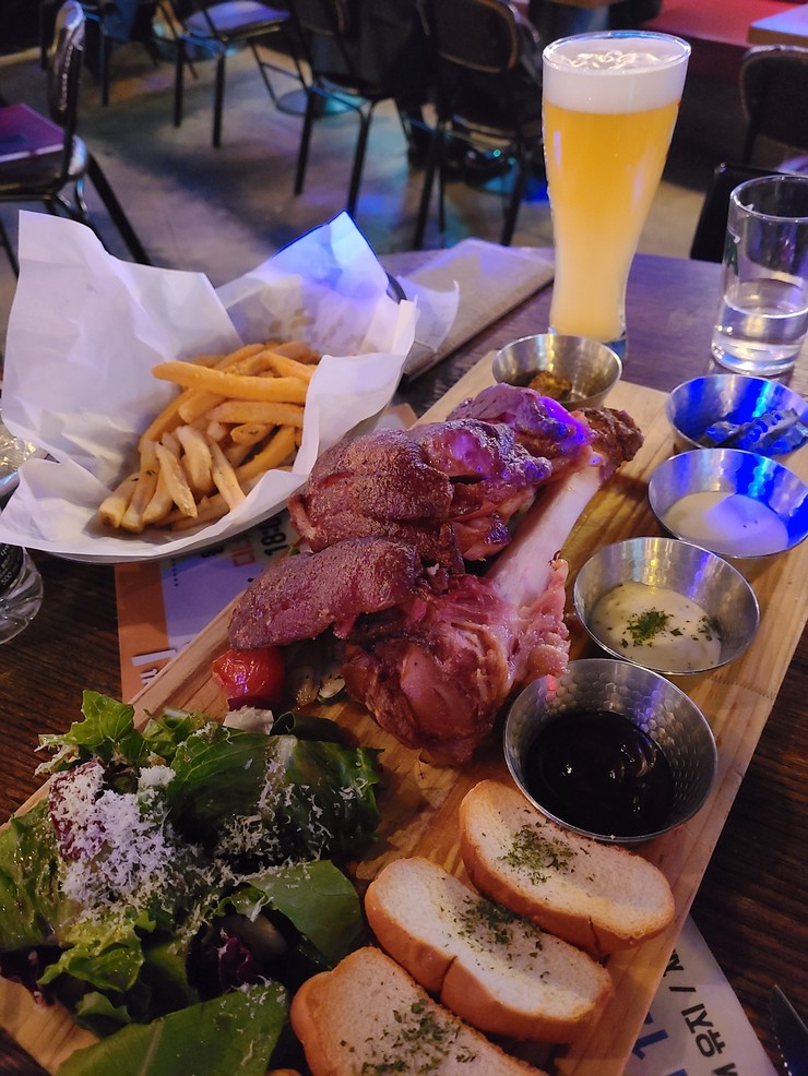  강남 데이트 장소 추천 ! 강남역 펍 술집 맥주 전문 / 왕스펍 후기