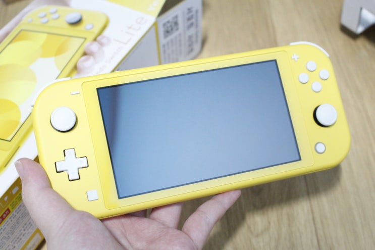 휴대용 게임기 닌텐도 스위치 라이트 옐로우 개봉 & 3DS와 크기비교