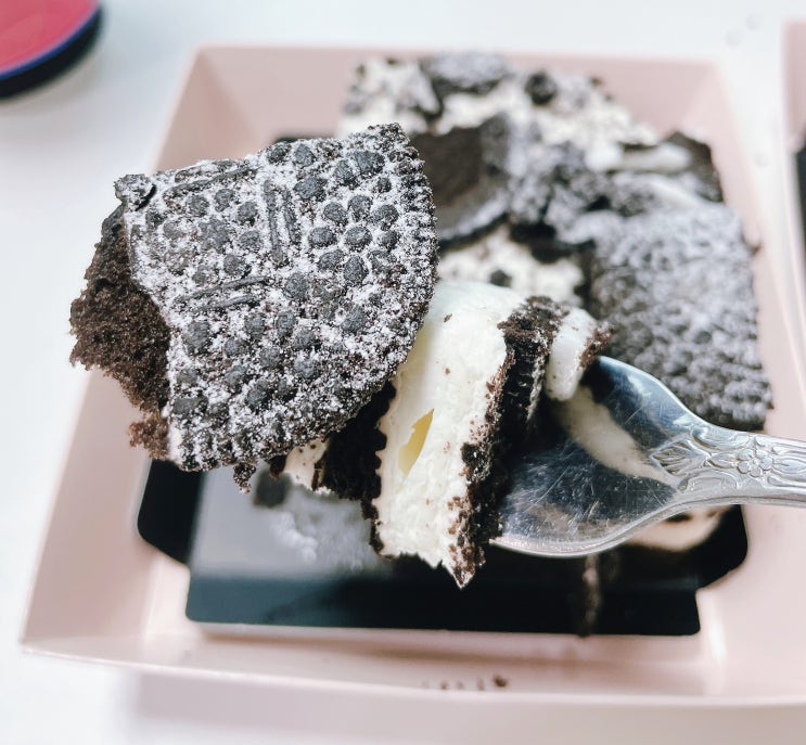  디저트가 맛있는 카페 샤갈의 눈내리는 마을